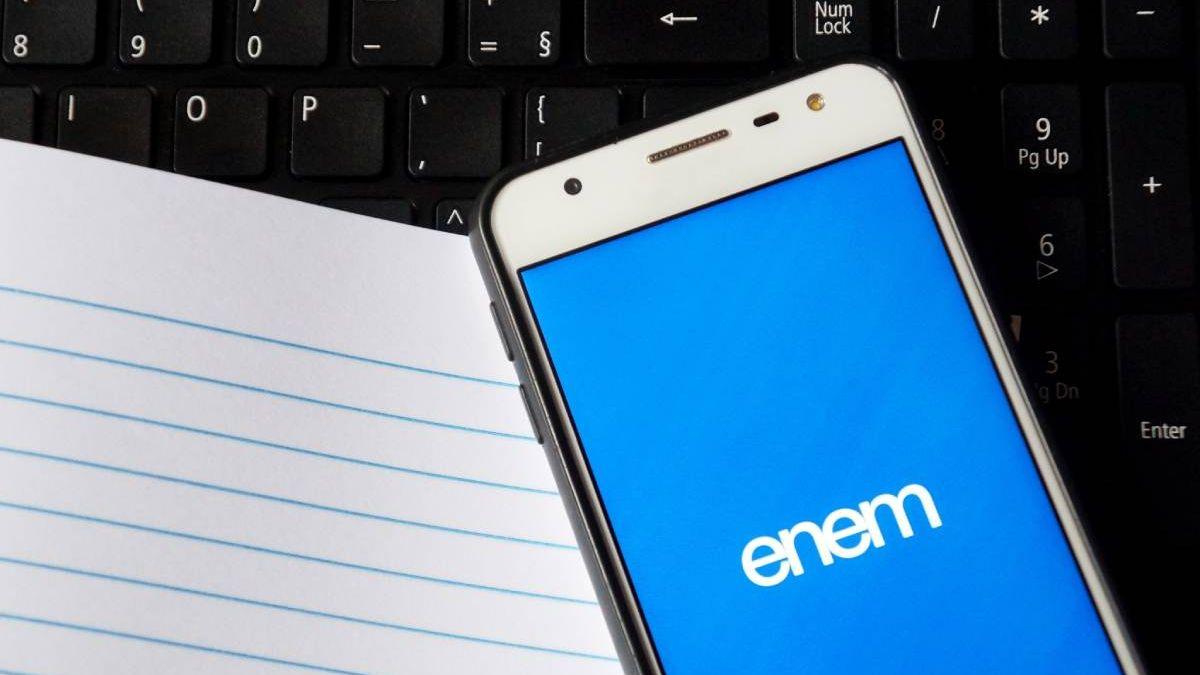 Bolsonaro garante Enem e diz que prova 'começa a ter a cara do governo'