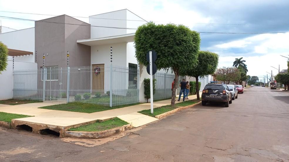 Cardiologista é esfaqueado durante discussão com motorista que quase atropelou os cachorros dele em MT