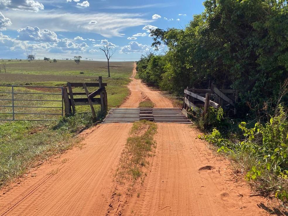 Vereador Cicero Lucas da Silva (DEM) foi executado em estrada rural em Piquerobi (SP) &mdash; Foto: Bill Paschoalotto/TV Fronteira