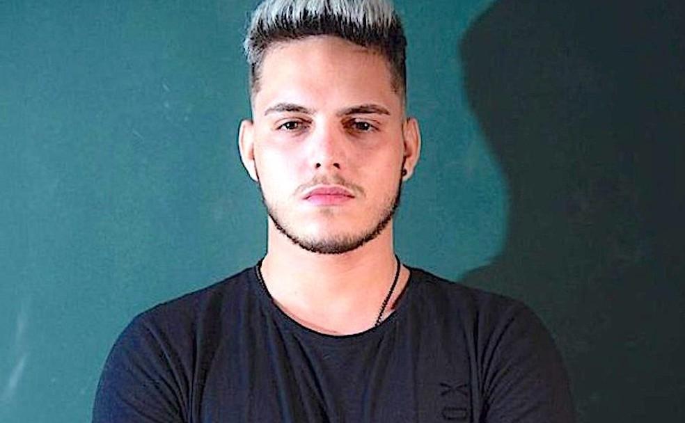 Jovem de 18 anos morre após moto em que ele estava bater em caminhonete em avenida de MT