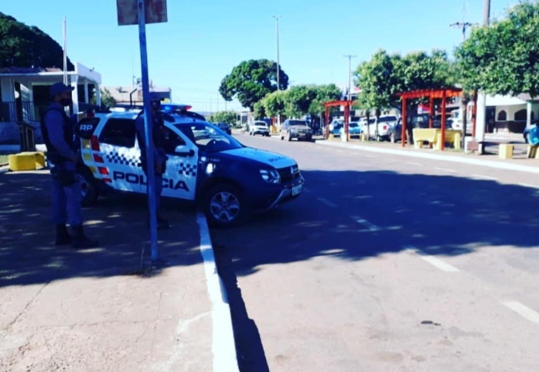 Durante uma festa duas pessoas são Baleadas por um suspeito que fugiu do local em uma motocicleta após disparos