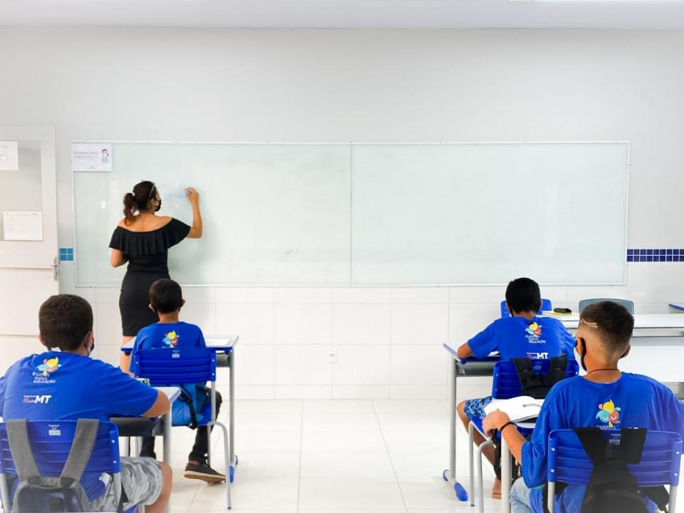 Governo define retorno de aulas estaduais em fevereiro de 2022; ano letivo atual se encerra na segunda