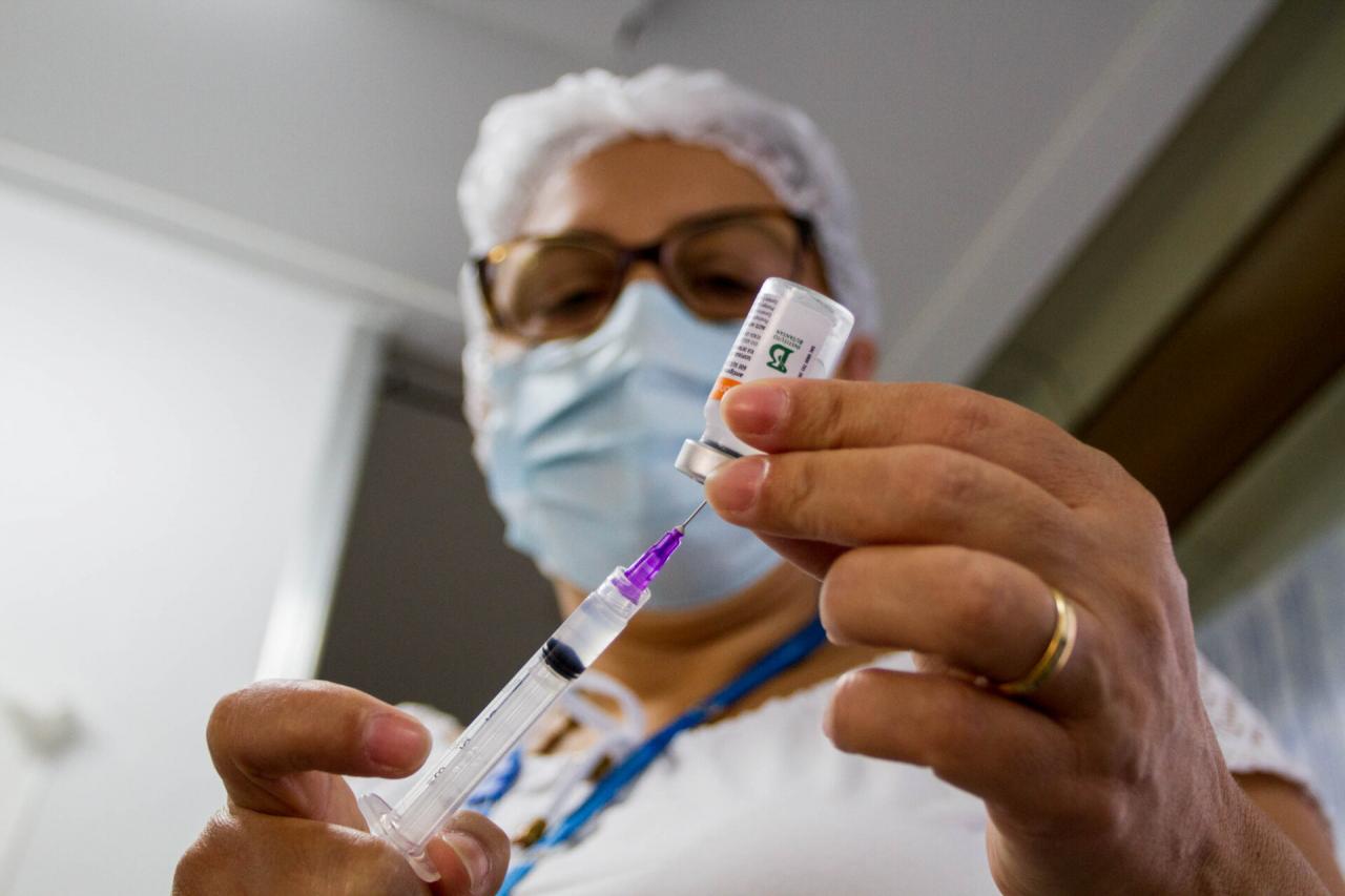 Anvisa libera Coronavac para faixa de 6 a 17 anos e veta uso de 5 a 3