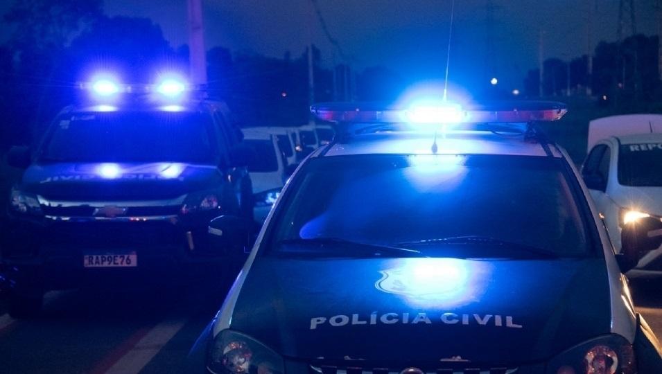 Homem é assassinado com facadas no peito após sair de bar