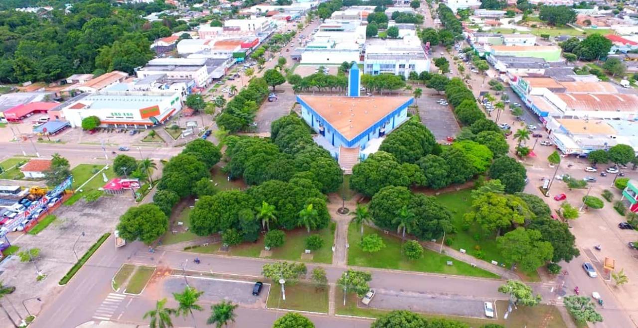 Médico é preso em posto de saúde acusado de agredir e ameaçar matar a esposa