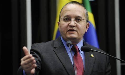 PF descarta suposto caixa 2 de R$ 820 mil em nome de Pedro Taques e pede arquivamento de inquérito