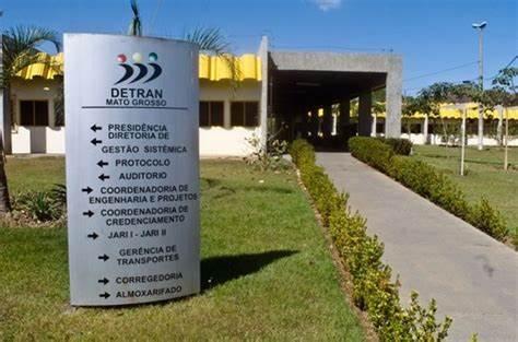 Detran retoma prazos para transferência e emplacamento de veículos em MT