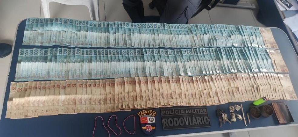 Homens que praticavam golpes pela internet foram presos com R$ 18 mil em Poxoréu