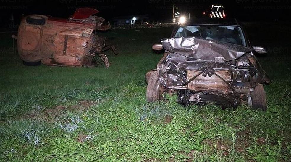Três pessoas morrem e duas ficam feridas após carro e caminhonete baterem de frente em MT