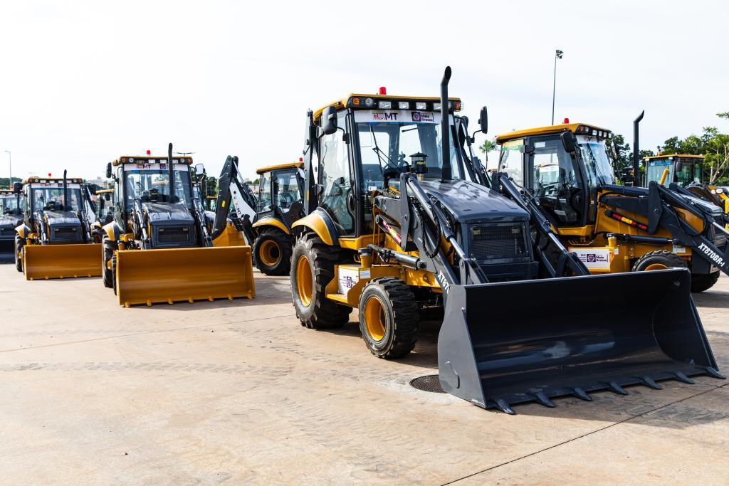 Máquinas entregues pelo Governo de MT vão ajudar na manutenção das rodovias sem asfalto