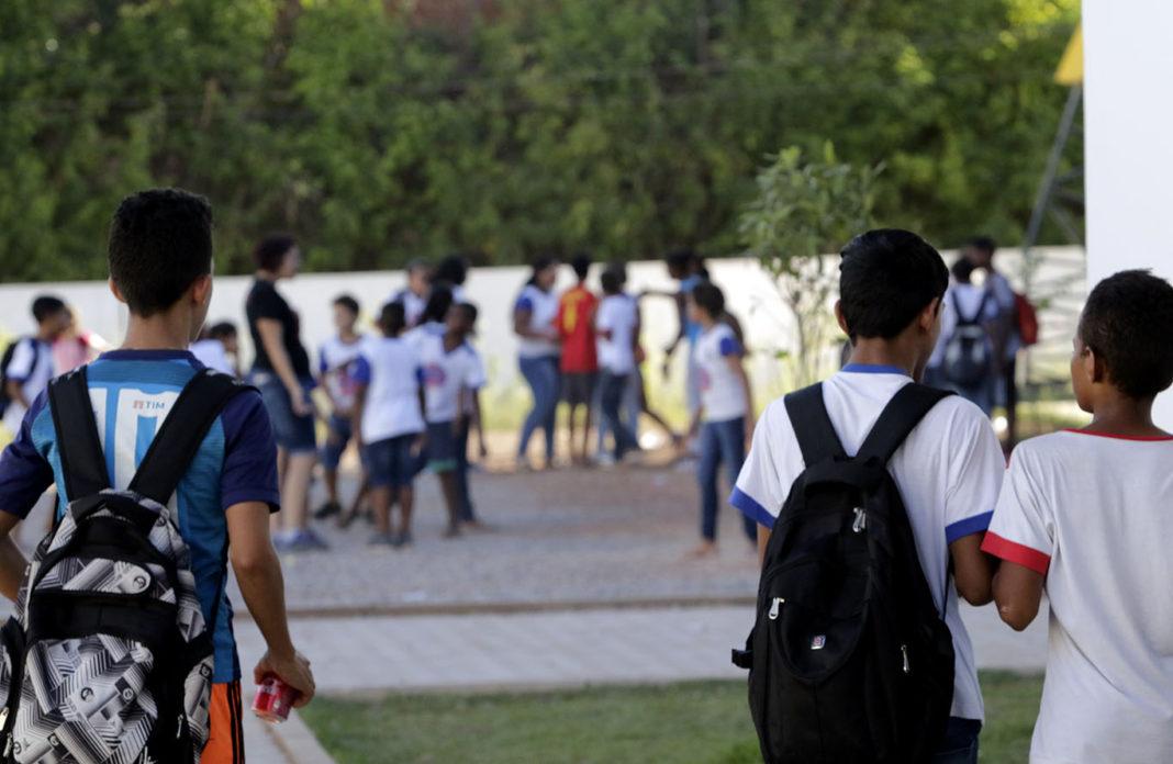 Escolas de Cuiabá devem acionar Conselho Tutelar se aluno faltar 5 dias seguidos, decreta prefeitura