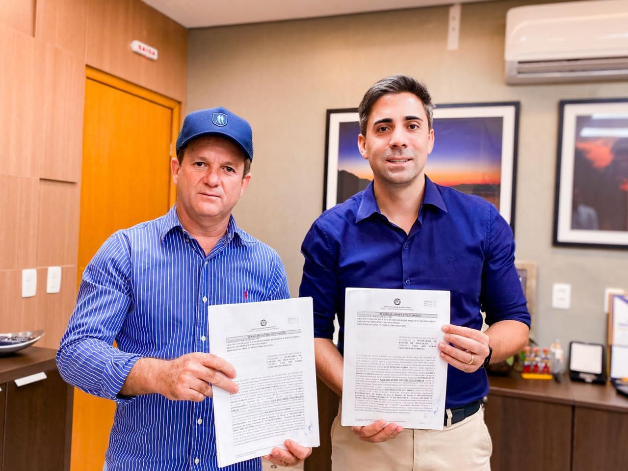 Prefeito Marquinhos Assina Contrato que prevê R$ 1.500.000,00 para escolas Apolônio e Osvaldo