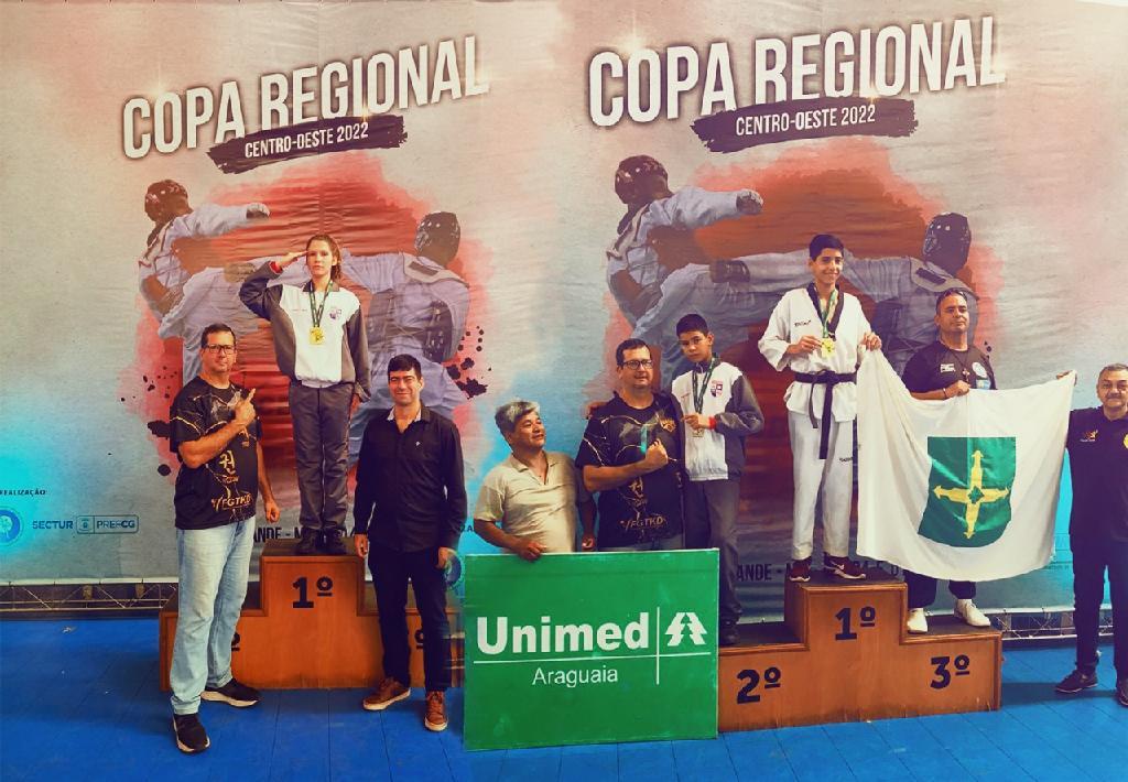 Alunos da Escola Tiradentes de Barra do Garças vencem competição regional de taekwondo