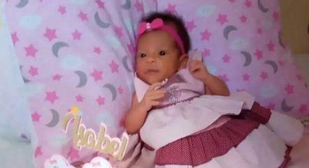 Bebê morre ao ser arremessada da janela de casa pelo pai, no interior de Minas Gerais