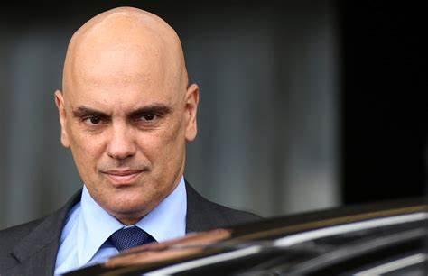 Bolsonaro entra com ação contra Alexandre de Moraes