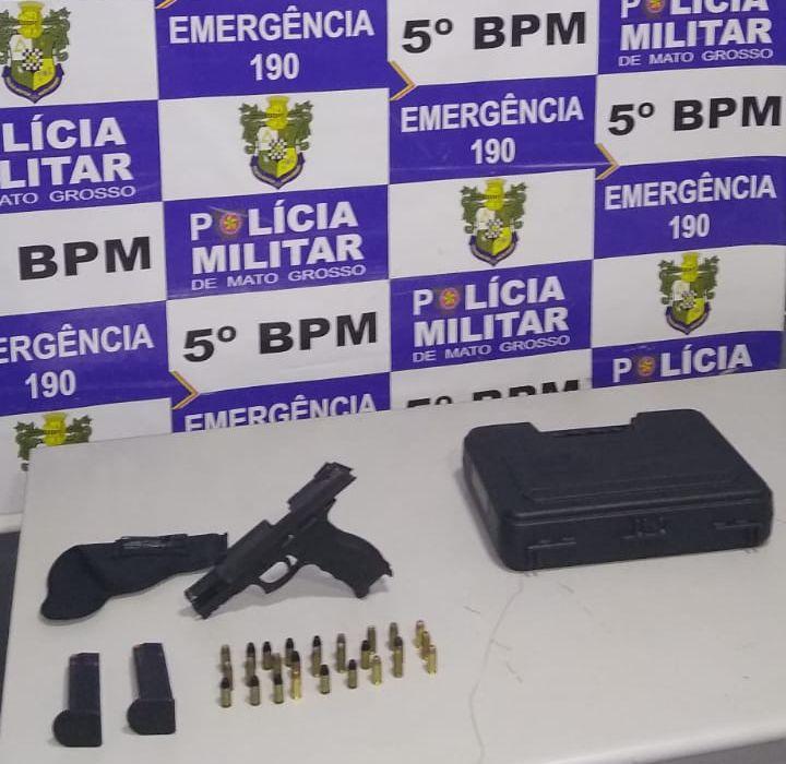 Homem é preso pela PM com arma de fogo e munições