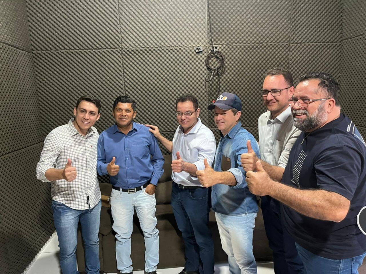 Botelho percorre Paranatinga, anuncia obras de asfalto e recebe demandas da Escola 29 de Junho