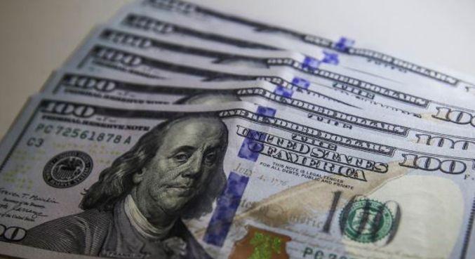 Dólar dispara 8,4% em junho e pressiona preço de alimentos e combustível