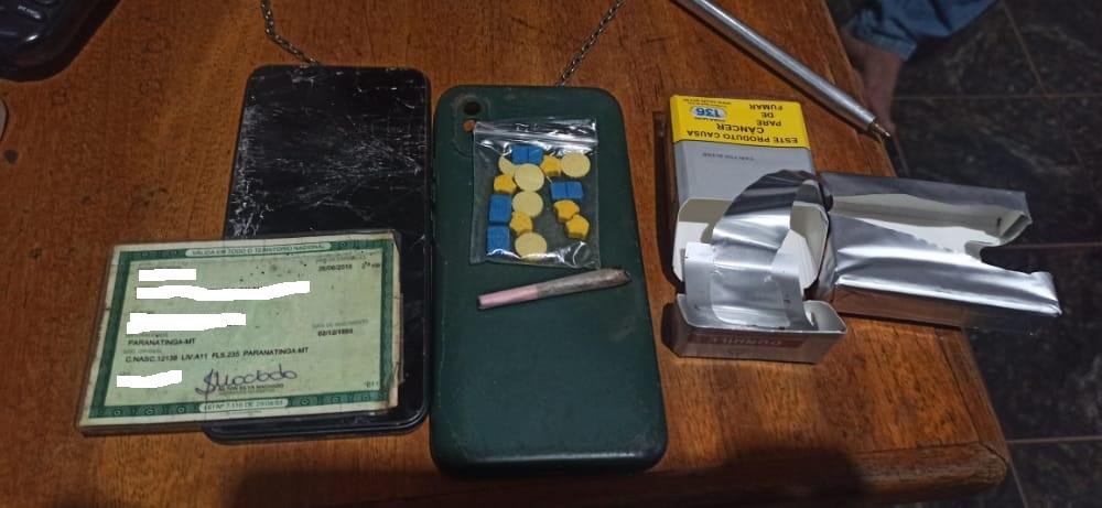 Homem de 26 anos é preso pela PM na MT-130 por tráfico de drogas na madrugada deste domingo (5).