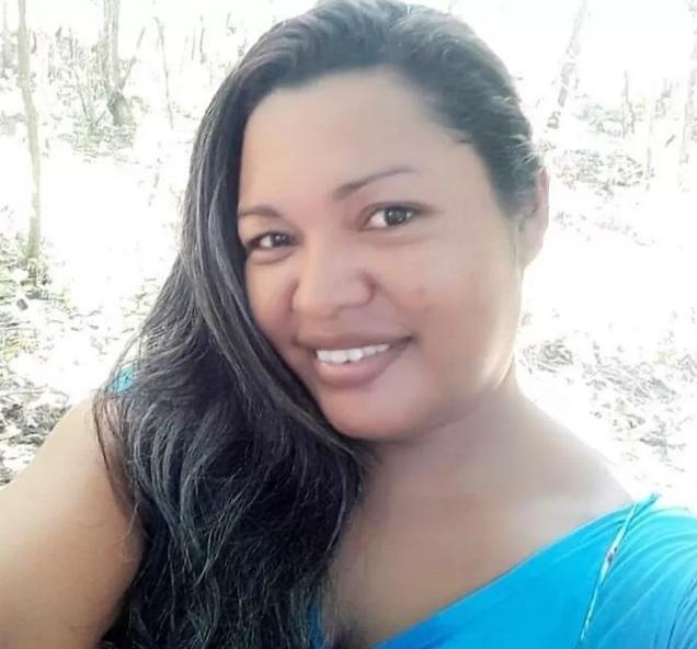 Mulher é morta a facadas na própria casa em Várzea Grande