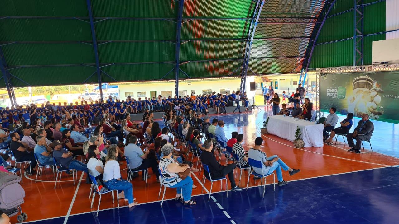 Prefeitura de Campo Verde inaugura quadra de esportes e entrega parquinho para Escola Municipal em Assentamento