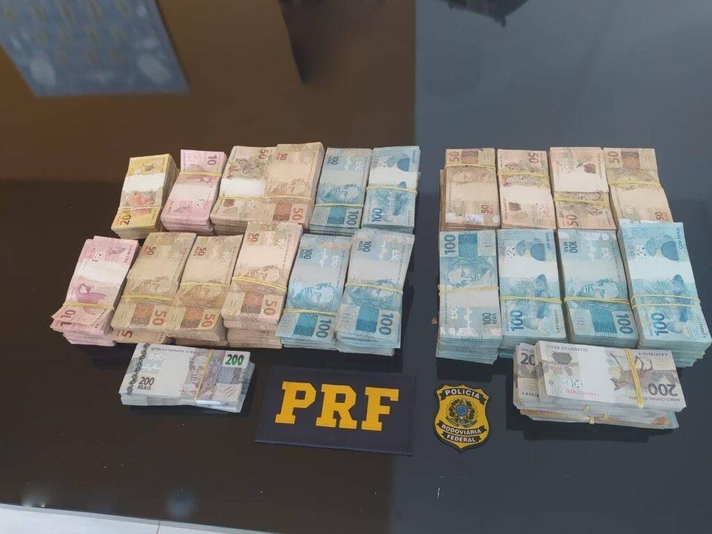 PRF apreende pistola e 500 mil reais em espécie em Primavera do Leste