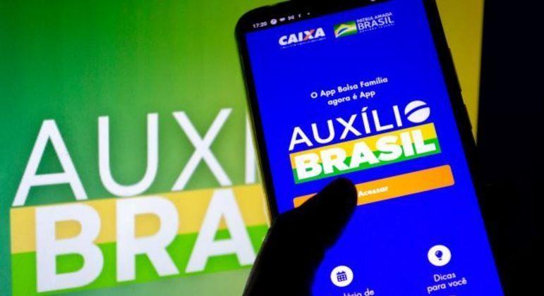 Um milhão de famílias vão entrar no Auxílio Brasil