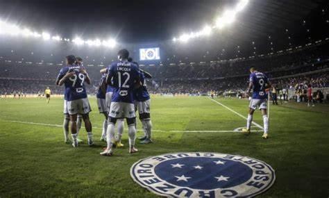 Cruzeiro volta à Série A: de caso de polícia ao acesso com Ronaldo