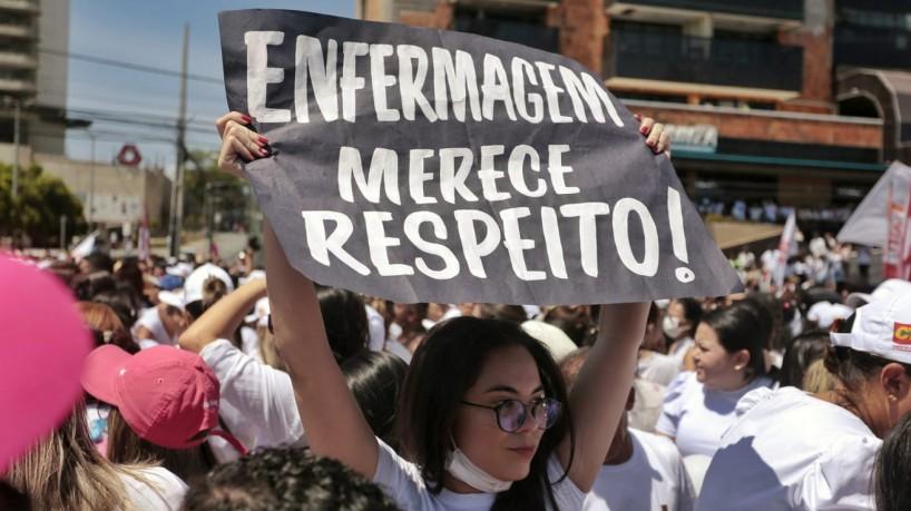 Câmara adia decisão sobre recursos para piso da enfermagem