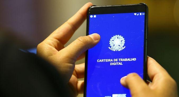 Brasil cria 2 milhões de empregos com carteira assinada em 2022