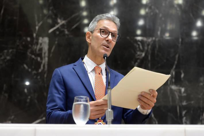 Zema afirma que governo Lula fez ‘vista grossa’ a invasão para se fazer de vítima