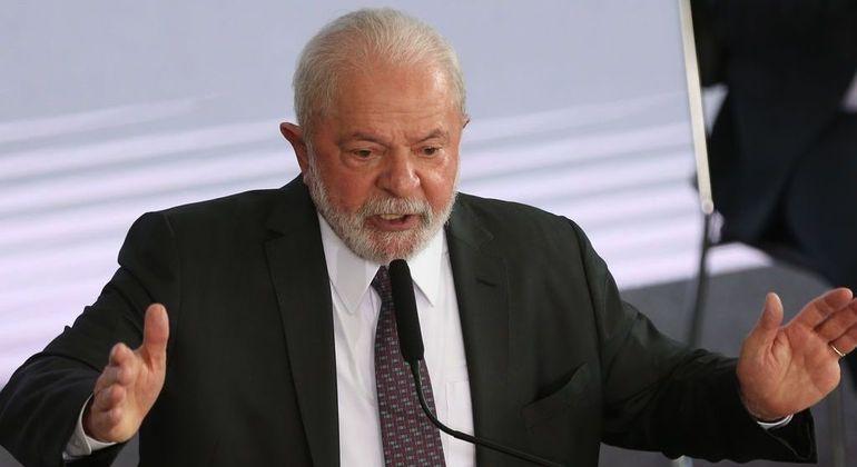 Em reunião com ministros, Lula defende empréstimos de bancos públicos e fala em recriar PAC