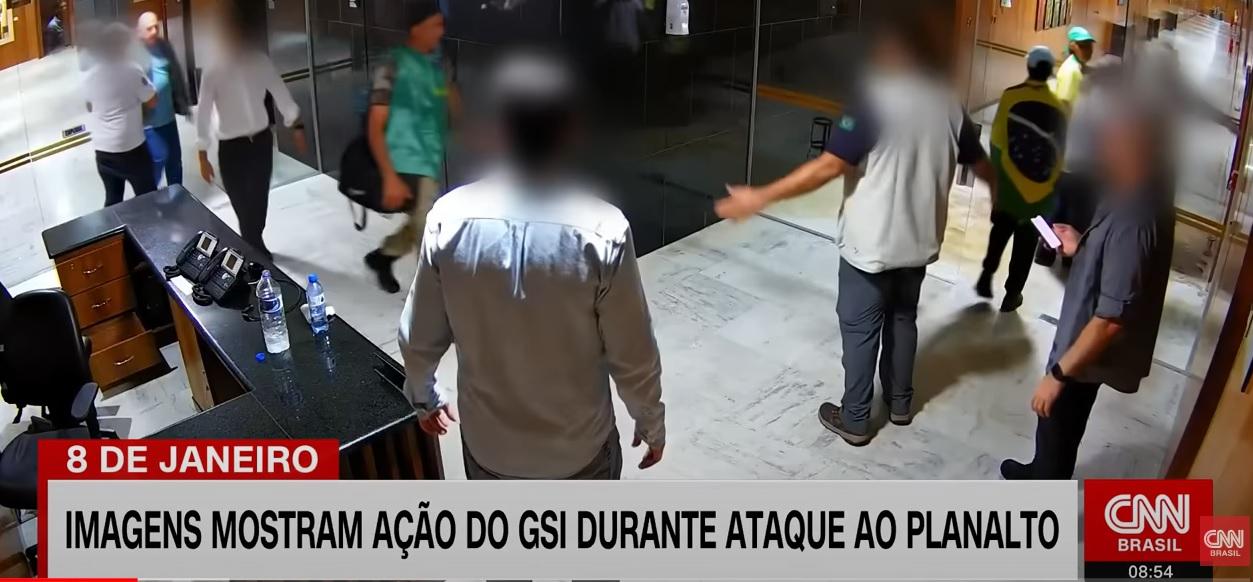 Exclusivo: câmeras mostram ministro do GSI no Palácio do Planalto durante ataques do 8 de janeiro