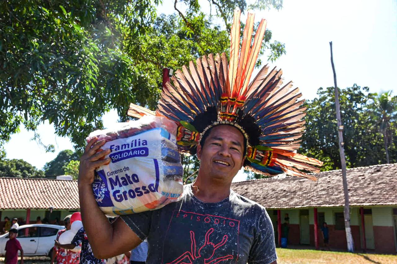 Governo de MT entregou 1,5 mil cestas de alimentos e kits de higiene e limpeza para famílias indígenas