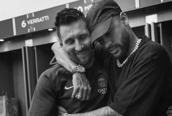 Neymar se despede de Messi no PSG: 