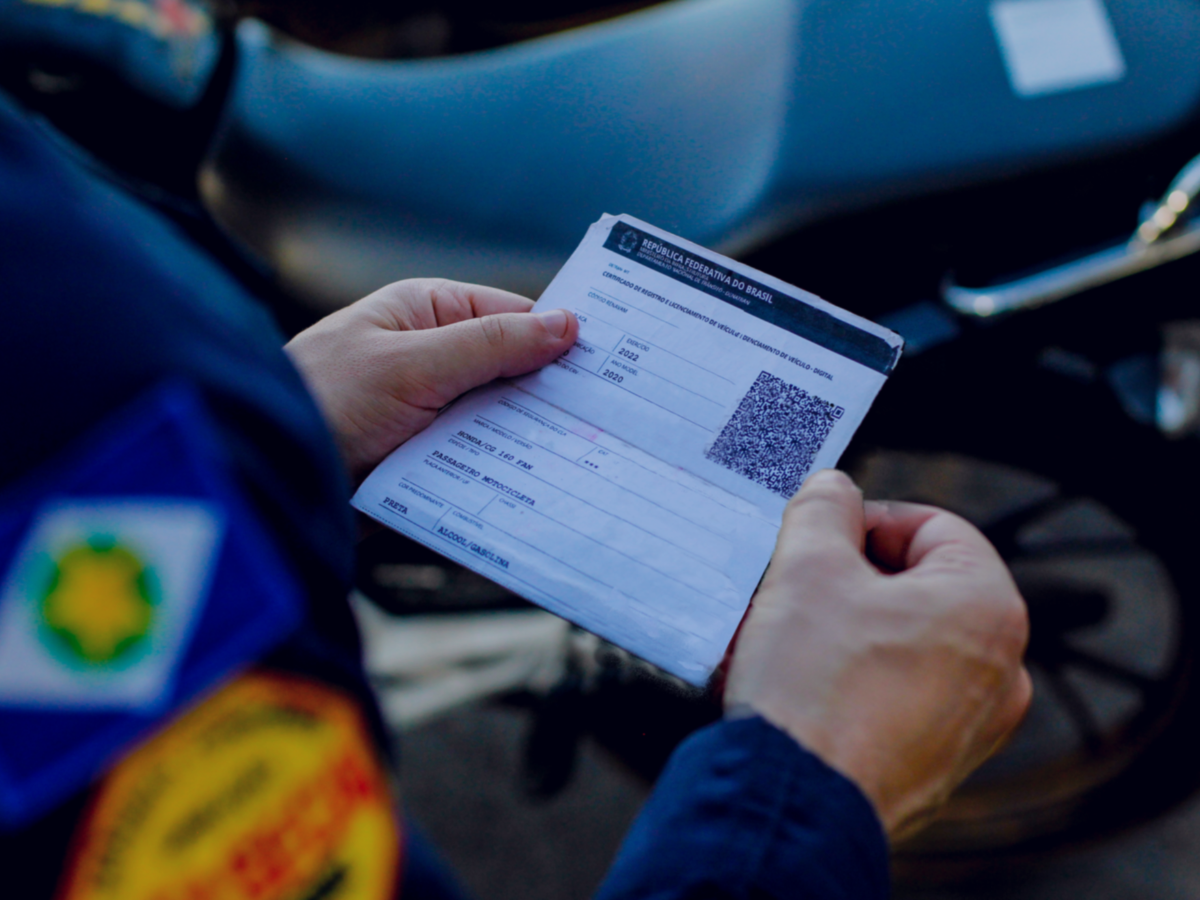 Taxa de licenciamento de veículo com placa final 9 deve ser paga até 30 de setembro
