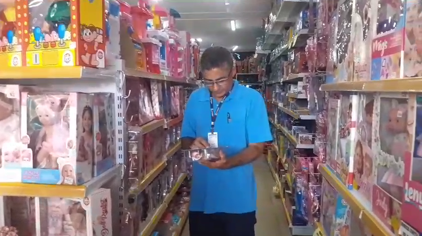 Ipem apreende 239 brinquedos irregulares e reprova 26 amostras de doces em MT