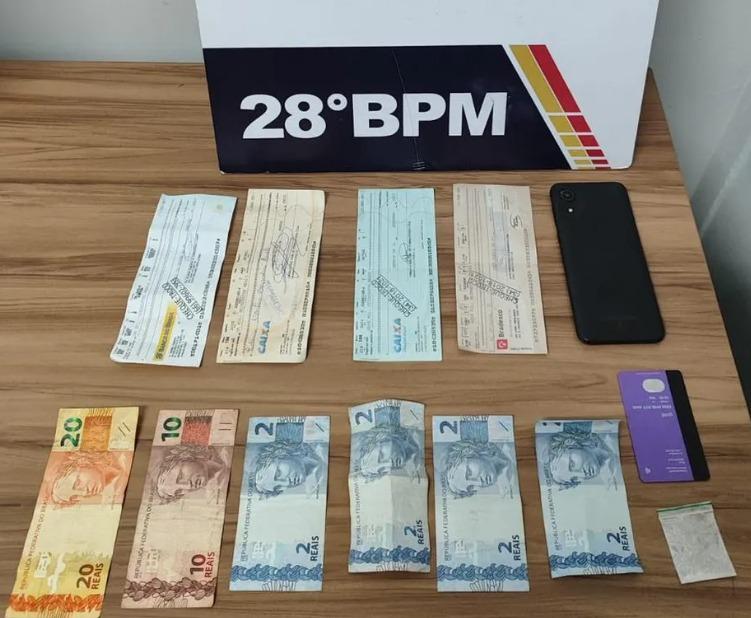 Jaciara; Motorista é preso após abastecer caminhonete e pagar com cheques clonados