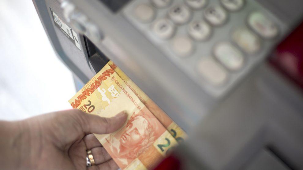 Novo salário mínimo de R$ 1.412 entra em vigor