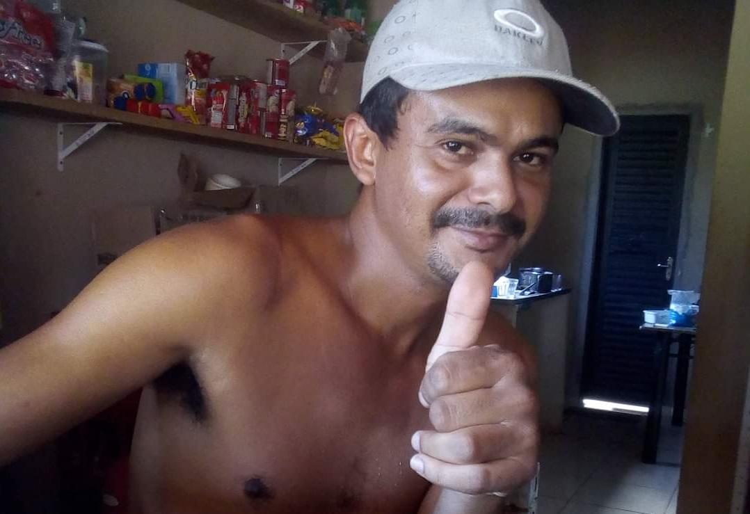 Motociclista perde controle em curva e morre em acidente; garupa sai ilesa