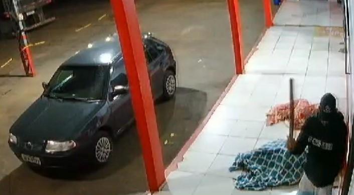 Vídeo; Homem é morto a pauladas em Campo Verde