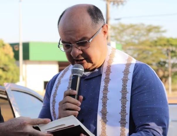 'Chegou a abraçá-lo dias antes', diz padre sobre mãe que invadiu casa com o filho e matou dois idosos em MT