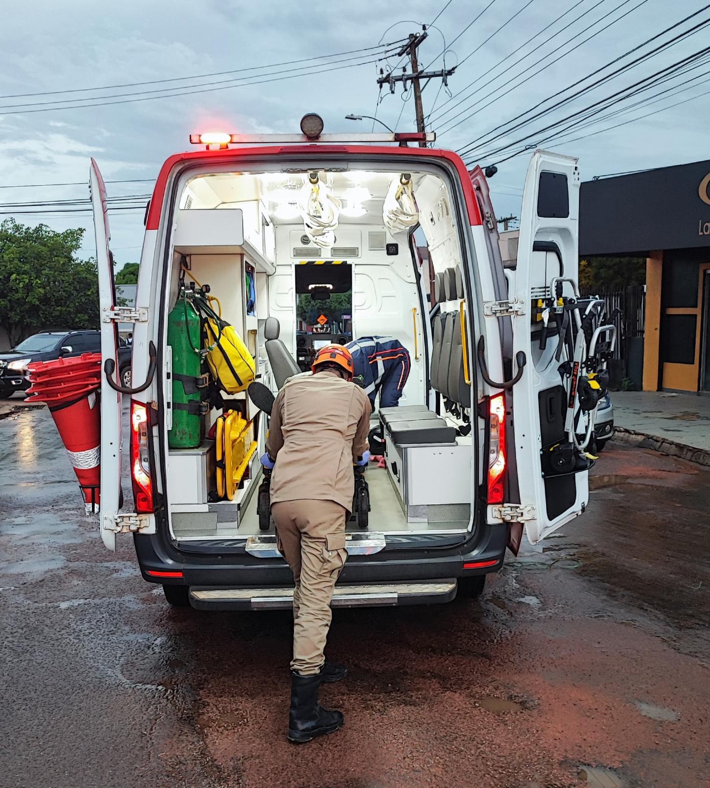 Corpo de Bombeiros Militar atende vítimas de acidente de trânsito envolvendo motocicletas