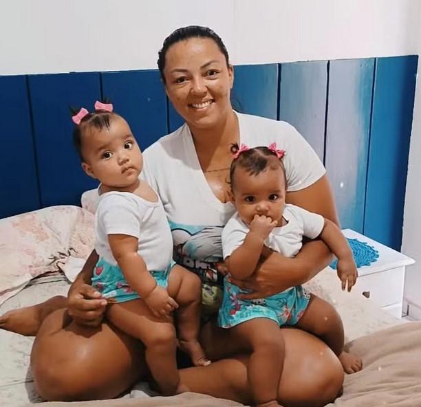 Gêmeas de 11 meses estão há dez dias internadas em estado grave após se afogarem em piscina de casa em Cuiabá