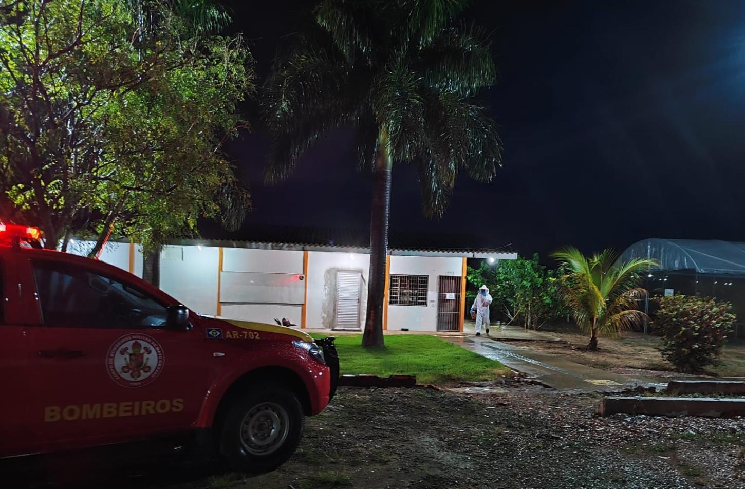 Primavera do Leste; 	Corpo de Bombeiros Militar realiza remoção de enxame de abelhas de universidade