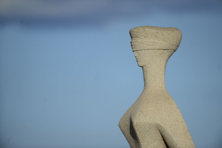 STF suspende julgamento de ações contra reforma de Previdência 