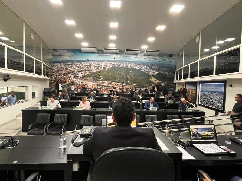 Sob críticas da oposição, Câmara aprova empréstimo de R$ 139 milhões para Emanuel