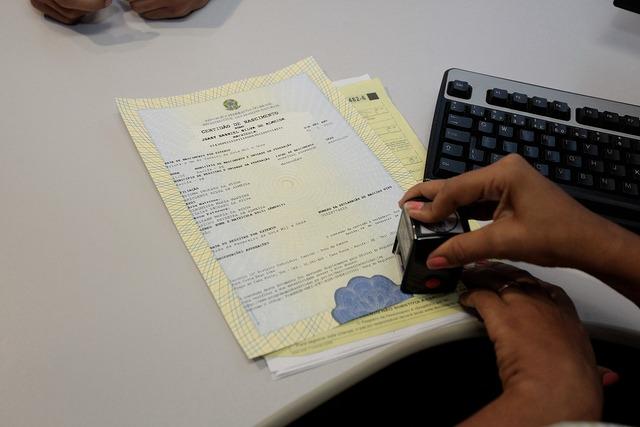 Judiciário reconhece paternidade afetiva e mantém nomes de dois pais em registro civil de criança