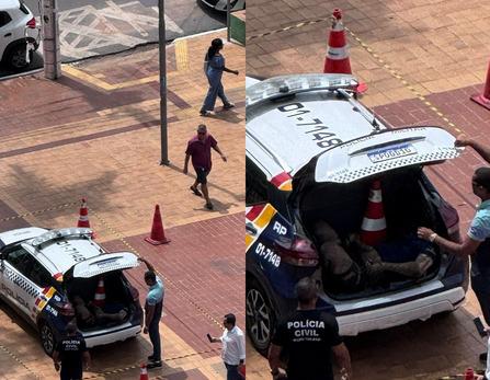 Corpo é encontrado em carro da Polícia Militar que fica estacionada de forma fixa, na Praça Alencastro, em Cuiabá