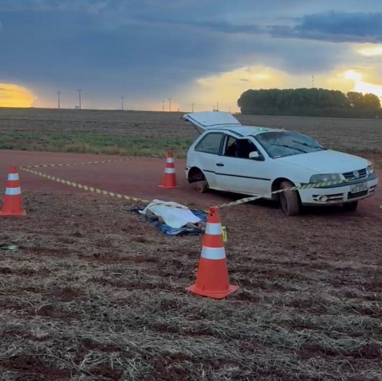 São Lourenço de Fátima; Carro capota e mulher morre; Outros dois ficam feridos
